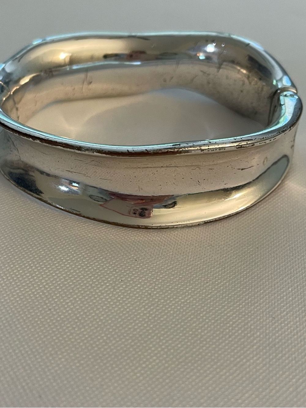🔥 Silver Tone Hinged Cuff Bracelet – Wide Sculptural Bangle